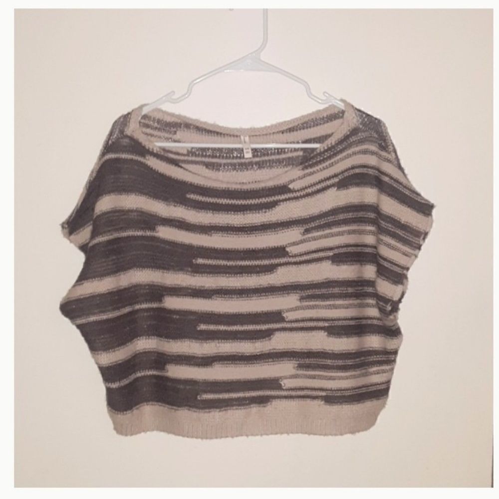 3/$20 Frenchi pull over sweater cropped top